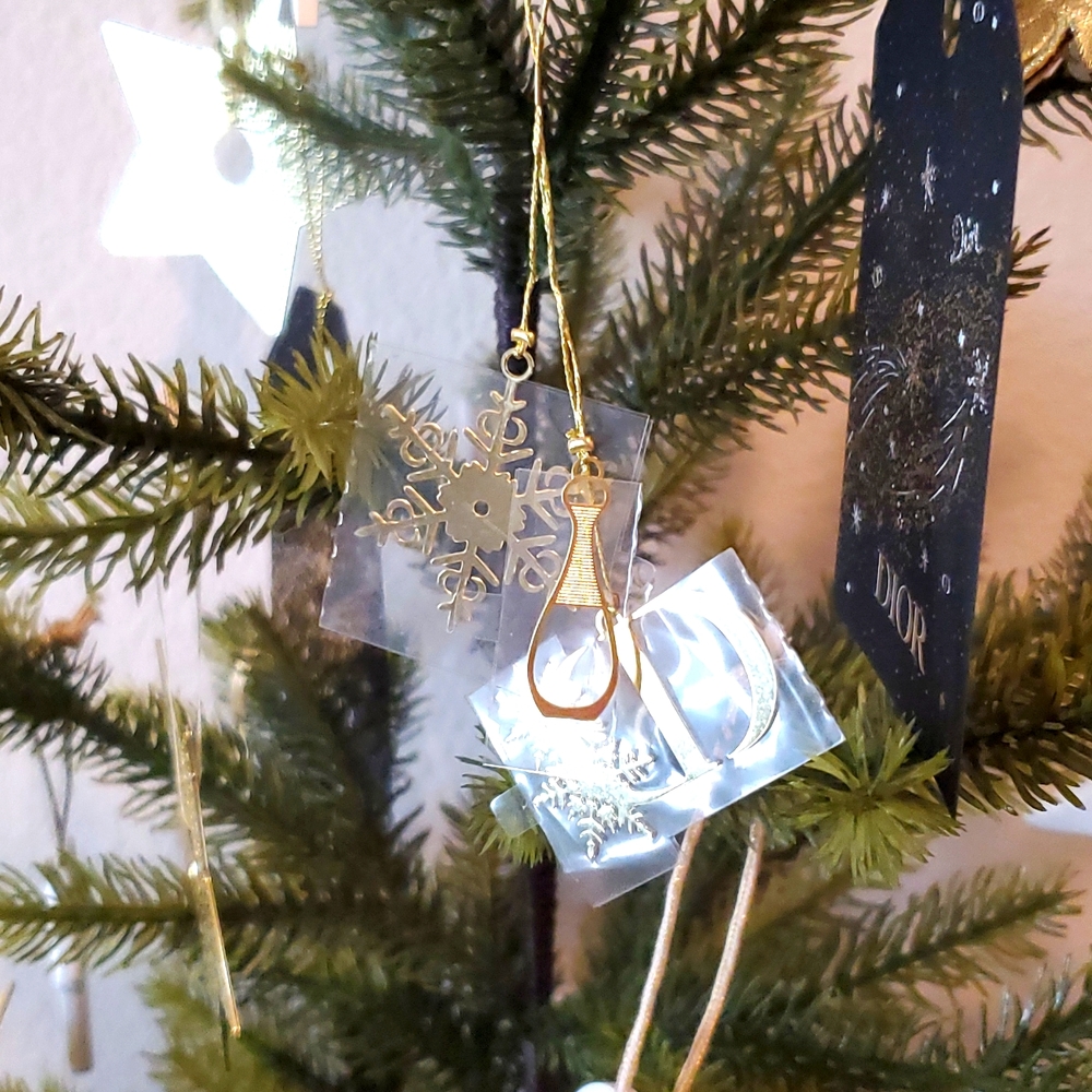 New wrapped DIOR J'ADORE snowflake Star ornament Gold thread w/ 3x charms